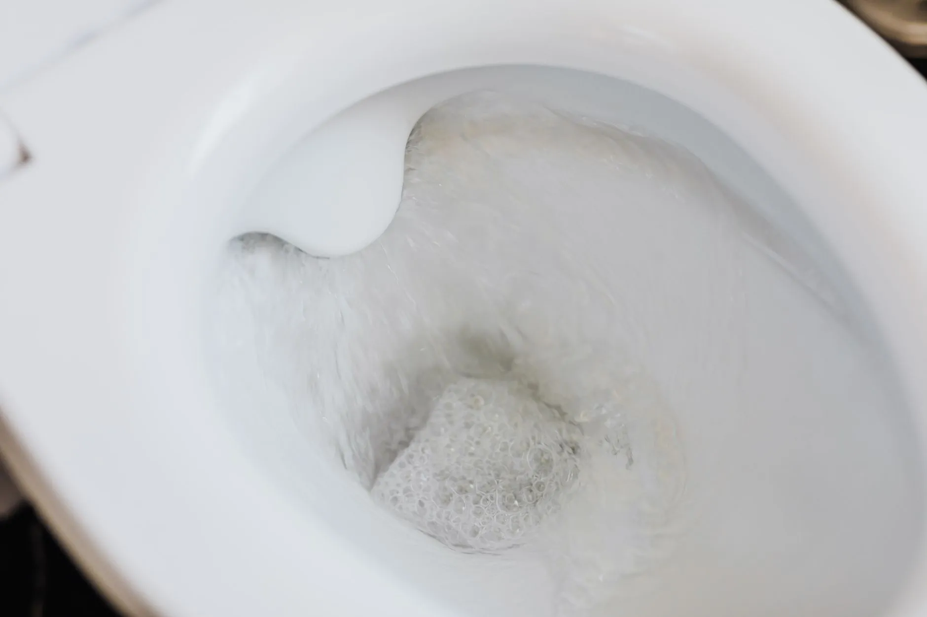 卫浴陶瓷产品选购指南：马桶与洗脸盆的釉面工艺与冲水方式解析正文配图 1